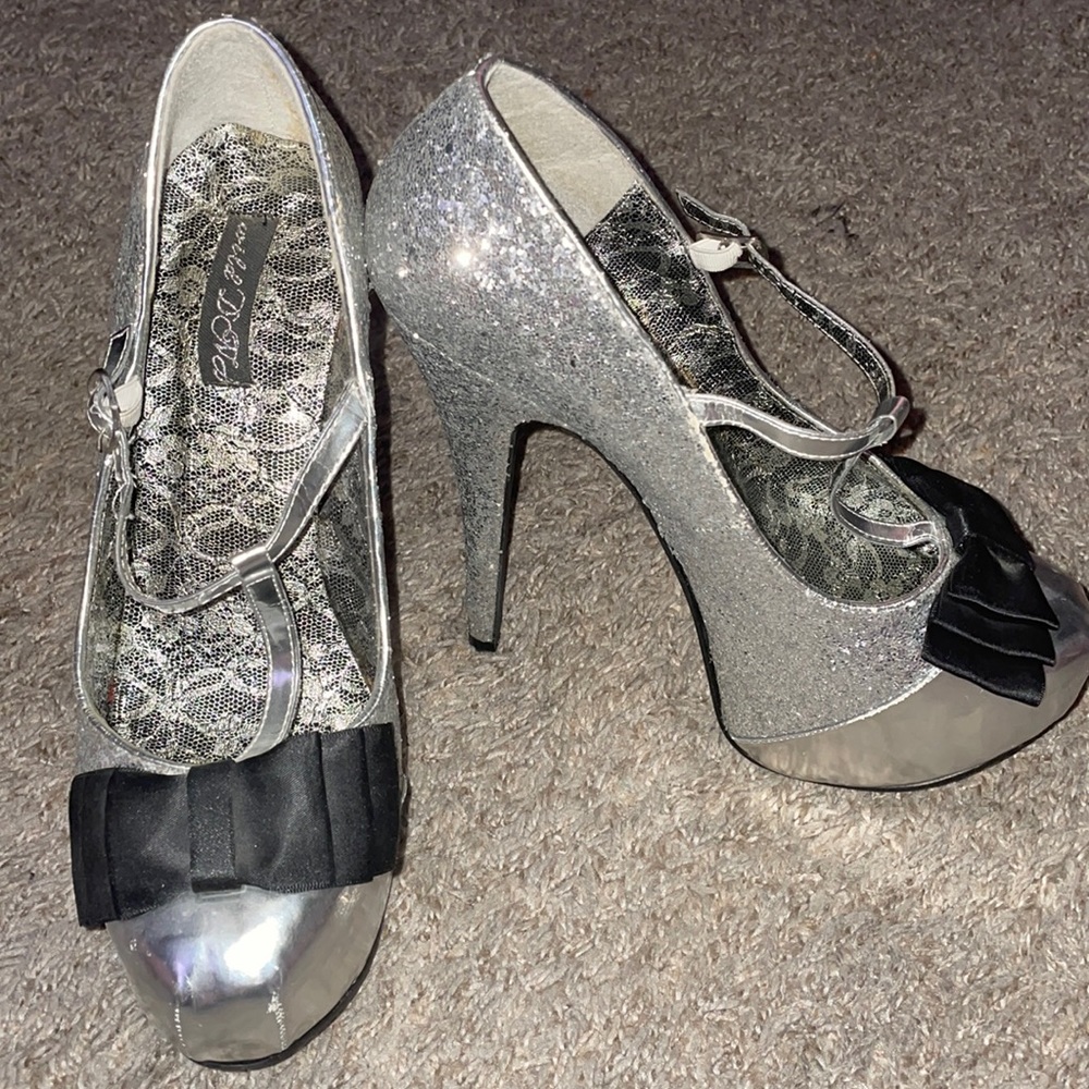 Wild DNA silver glitter platforms with bow